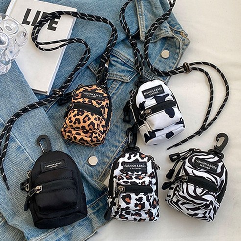 귀여움과 기능성이 합쳐진 미니 백팩 키링으로 키를 스타일리시하게 관리하세요.