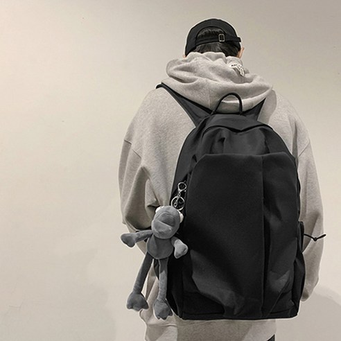 가볍고 넉넉한, 당신의 여행과 일상을 책임질 완벽한 백팩