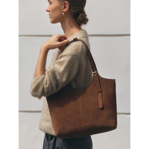 [드메리엘] [11/8 순차배송] 90 Veneta Bag Medium Chestnut