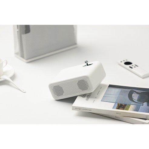 집에서나 외출 시나 선명한 이미지와 몰입적인 오디오를 제공하는 휴대성 뛰어난 스마트 프로젝터