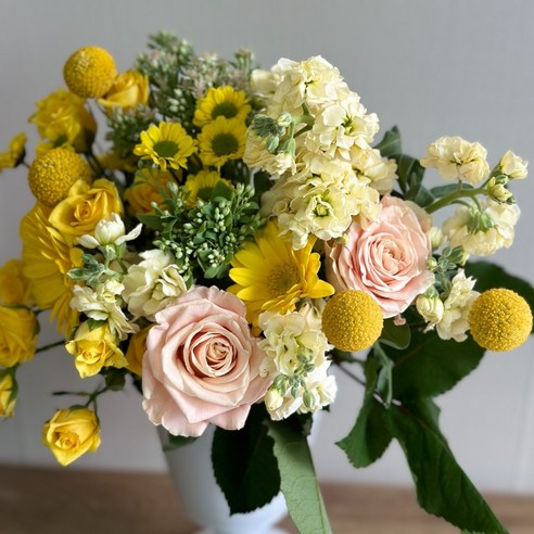 당신의 사랑하는 사람을 위한 화사한 기쁨: 최애컬러 생화 꽃배달 꽃정기구독