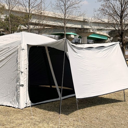 좁고 답답한 캠핑은 이제 그만! 넓고 편안한 웨일크루 모비딕 에어텐트로 캠핑의 질을 높여보세요.