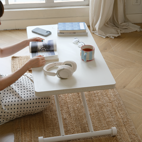 좁은 공간, 넓게 쓰는 마법 같은 테이블