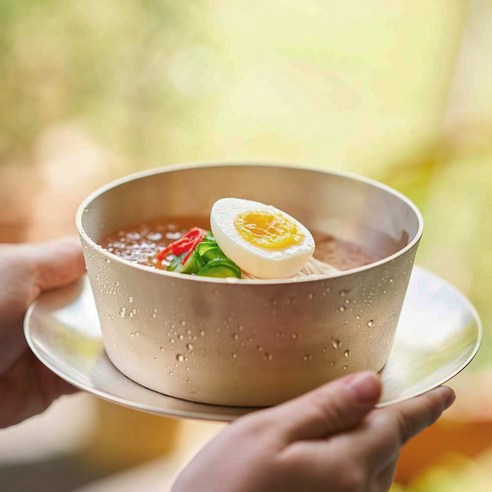 전통과 현대의 조화, 광명유기 방짜유기로 식탁의 품격을 높이다.