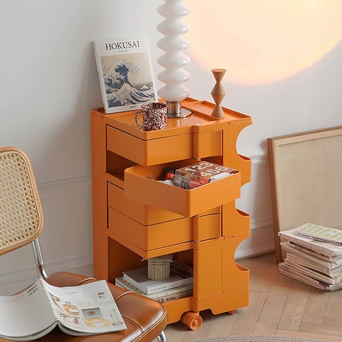 공간에 활력을 불어넣는 마법, 영가구 보비 4단 360도 회전 트롤리