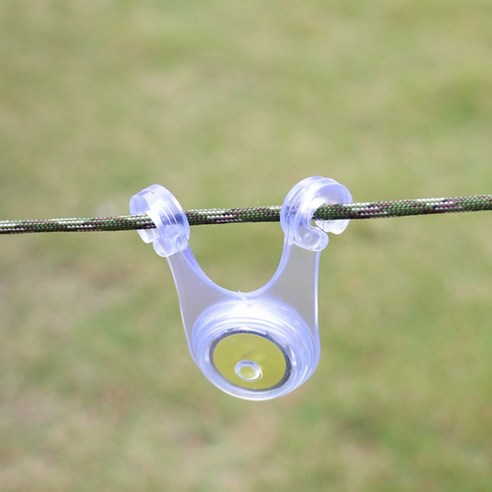 은은한 빛으로 물드는 낭만적인 캠핑의 밤