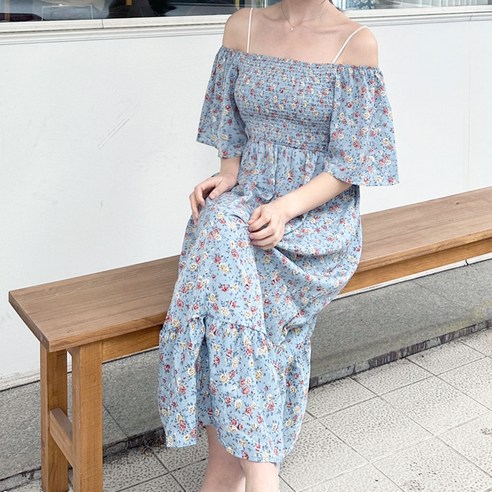 여름 바닷가에 어울리는 매력적인 스누키 원피스