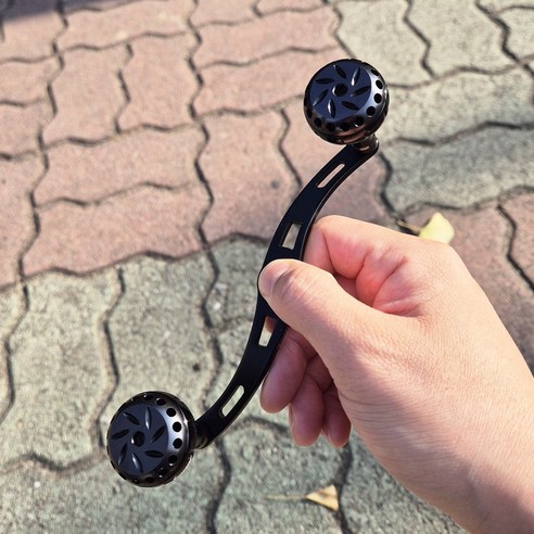 릴 핸들 하나로 낚시 실력 UP! 파워풀한 릴링을 경험하세요.