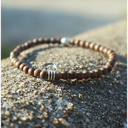 천상의 향을 담은 침향염주: 안식과 평온의 고요한 선물