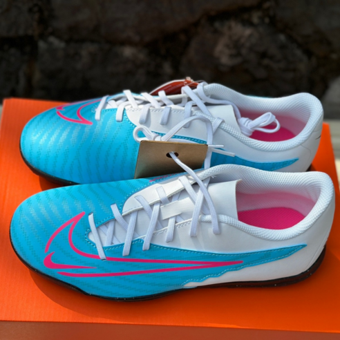 필드를 지배하는 날렵한 움직임, 나이키 팬텀 GX 클럽 TF