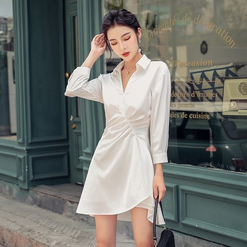 원피스 폴라 미디 캐주얼 A라인 스커트 얇은 터틀 스커트 == 캐주얼한 스타일의 A라인 미디스커트와 터틀넥 블라우스와 매치된 앙상블. 모조에스핀원피스 13 셀럽당 원피스 봄여름 여성스러운 슬림핏 셔츠 스커트