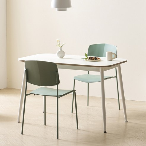 현대적이고 편안한 식사 공간을 위한 상도가구의 더메종 4인용 식탁세트