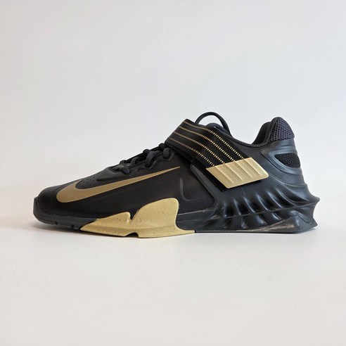 역동적인 에너지를 담은 블랙 트레이닝화, 나이키 사발레오 앤트러사이트 나이키사발레오