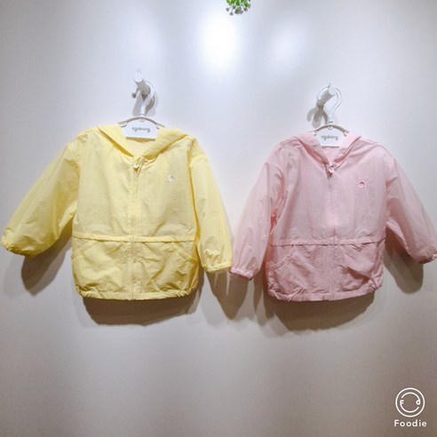 아가방 안양점 / 01R355001 티치바람막이점퍼/ 여름에도 아침 저녁으로 쌀쌀할때와 비오는날 꼭 필요한 바람막이 점퍼~ 봄가을에도 입으면 따뜻한~ 가벼워 가지고 다니기에도 좋은