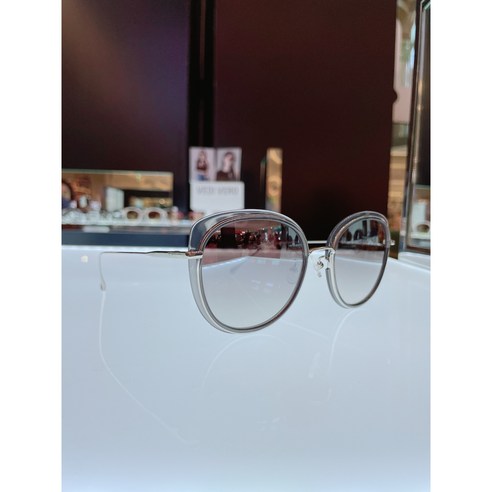 시대를 초월하는 멋, 베디베로 선글라스 VE854 GRY로 완성하는 스타일