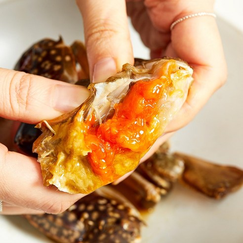 맛있고 신선한 국내산 연평도 암꽃게 간장게장, 집에서 편안하게 즐기세요!