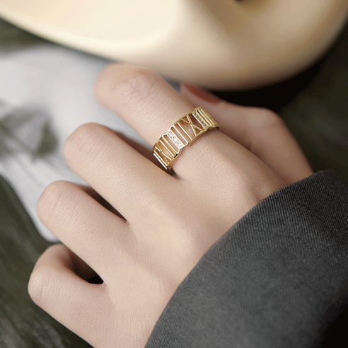 YANG 반지 패션 성격 로마 디지털 와이드 표면 틈새 디자인 라이트 럭셔리 고급 감지 일본과 한국 절묘한 색인 손가락 반지
