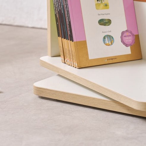 아이 방에 마법을 불어넣는 롤리폴리 회전책장