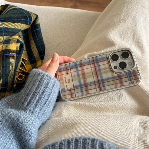 포근함이 감도는 겨울날의 작은 행복, 크레용샵 에폭시 체크 아이폰 케이스