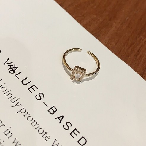 일본식 라이트 럭셔리 짠 다이아몬드 박힌 얇은 반지 여성 패션 인터넷 유명인 간단한 차가운 바람 반지 패션 성격