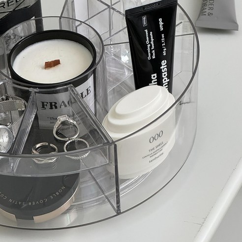 루시아이 회전 정리함으로 굴러다니는 화장품 없이 깔끔한 화장대 완성!