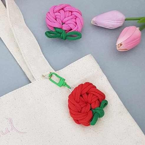 정성을 담아 직접 만드는 양말목 카네이션 키링으로 특별한 감동을 선물하세요!