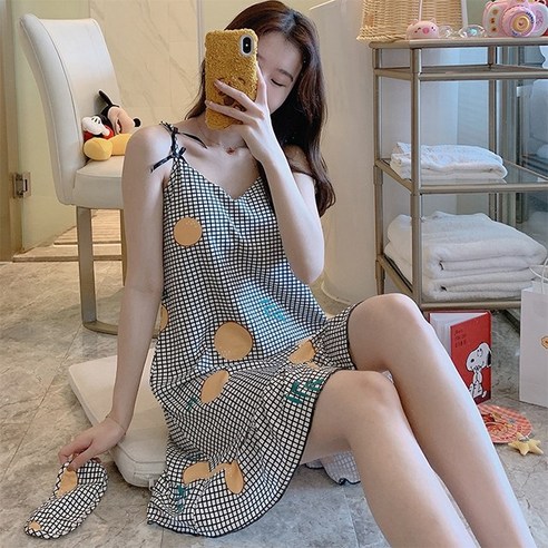 편안함과 스타일을 책임지는 여름 홈웨어 나시 원피스