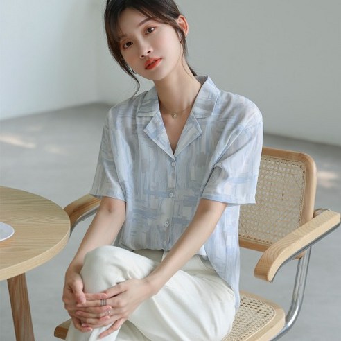 SU 여성 반팔 프린트 셔츠 디자인 감각 틈새 패션 기질 모든 일치 여름 새로운 빛 성숙한 스타일