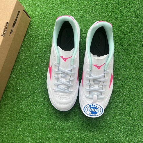 발끝에서 피어나는 핑크빛 열정, 미즈노 폴가도 풋살화