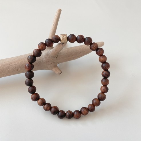 일상에 평안을 더하는 액막이 건강 침향나무 염주 팔찌