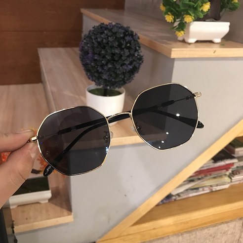 새로운 선글라스 여성의 초경량 다각형 패션 선글라스 안경