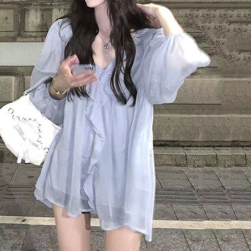 편안한 착용감과 다양한 스타일링을 선사하는 고급스러운 Chephie 프릴 블라우스