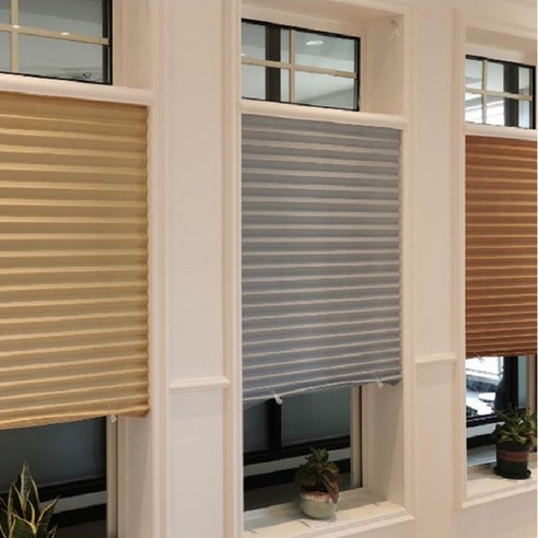 간편하게 완성하는 나만의 공간, 붙이는 창문 가리개로 빛과 사생활을 동시에 컨트롤하세요 미니블라인드