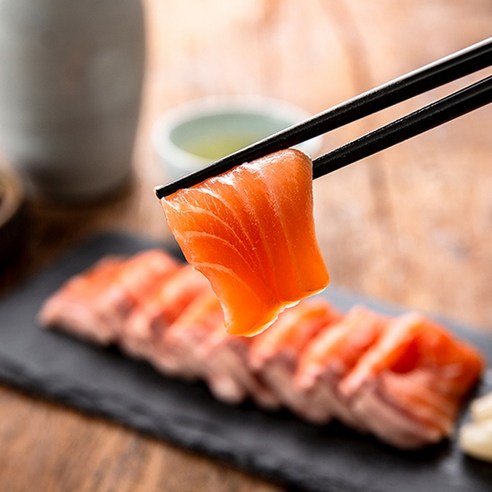 슈페리어 등급 노르웨이 생연어 슬라이스로 신선하고 맛있는 식사를 즐기세요!