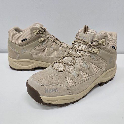 네파 칸타레 방수 등산화: 발걸음마다 피어나는 자유, 산의 정기를 담다 네파등산화