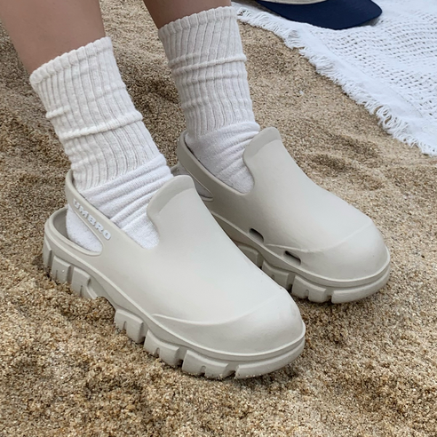 "내 방에  уют (아늑함) 한 스푼, 엄브로 토피로 완성하는 포근한 일상" 엄브로토피