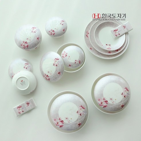 우아함과 실용성을 겸비한 2인용 본차이나 식기세트