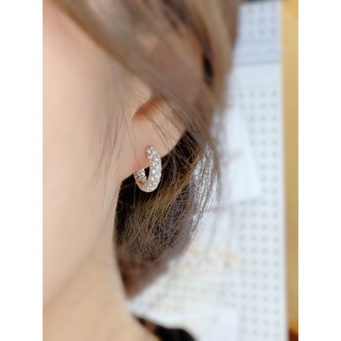 아트리아 뉴코아 평촌점 알러지케어되는 은침 옷매치하기 쉬운 데일리 크리스탈셋팅 블링 볼드링 유광링 미니멀 심플 베이직 원터치 화이트 링귀걸이(소) 로제도르 아트리아 뉴코아 평촌점 알러지케어되는 은침 옷매치하기 쉬운 데일리 크리스탈셋팅 블링 볼드링 유광링 미니멀 심플 베이직 원터치 화이트 링귀걸이(소) 로제도르