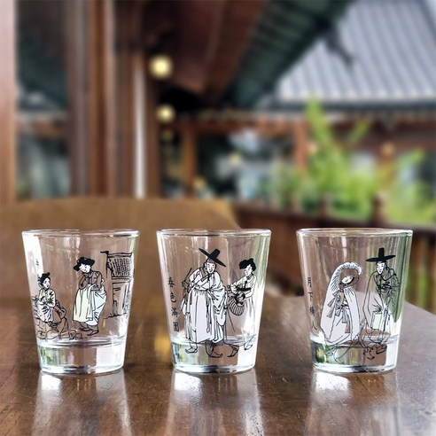 소주의 맛을 한층 더 즐기게 해주는 예술적 소주잔