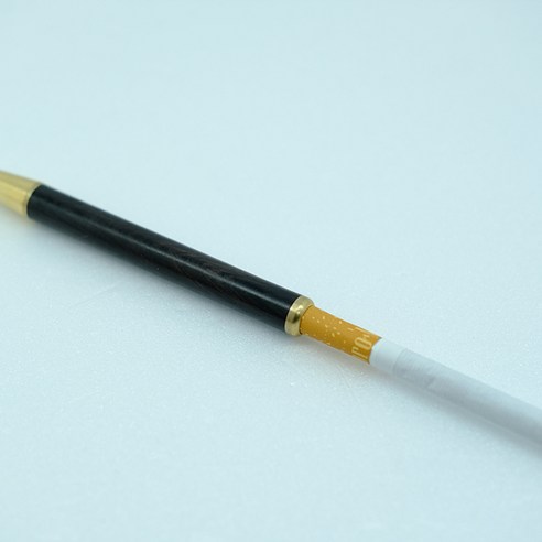 손끝의 품격을 높이는 예술, 담배 홀더 파이프