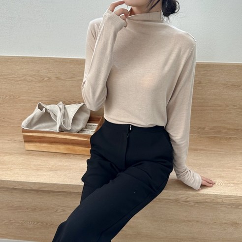 사계절 내내 활용할 수 있는 멋진 기본 티셔츠
