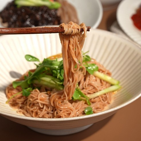 건강과 맛을 동시에 잡은 쫄깃한 늘보리면