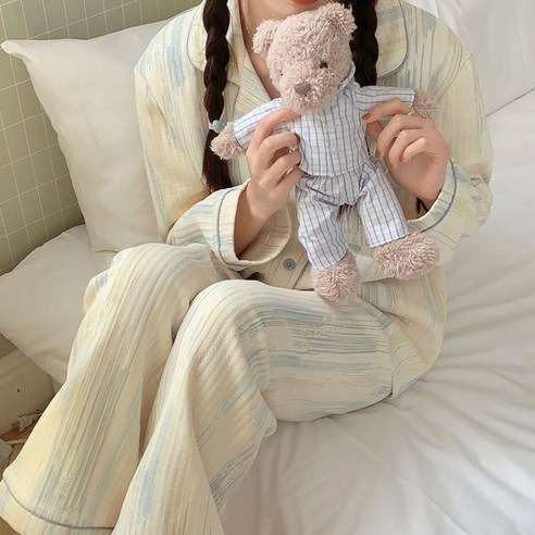 편안함과 스타일을 동시에, 어썸띵 홈웨어로 집에서도 행복한 시간!