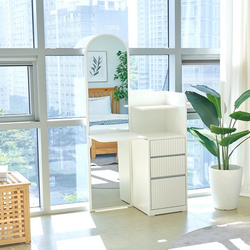 좁은 공간에 스타일과 기능성을 더하는 클라라 전신경 미니 화장대