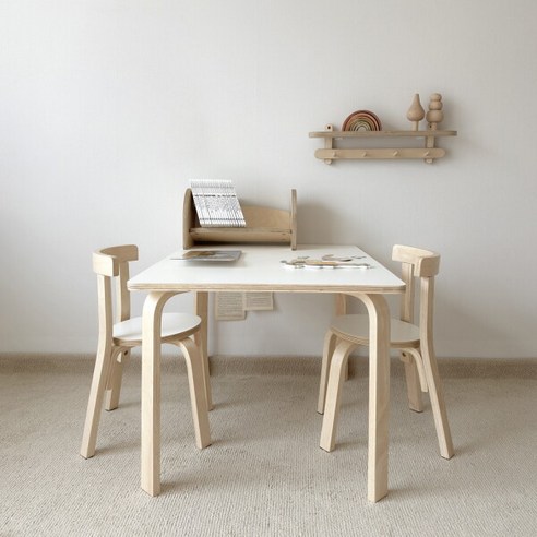 아이의 꿈을 키우는 맘스보드 니노 책상+의자 세트