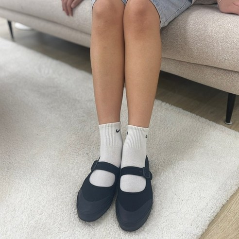 반스 메리제인 블랙: 우아함과 편안함으로 완성하는 데일리 스타일