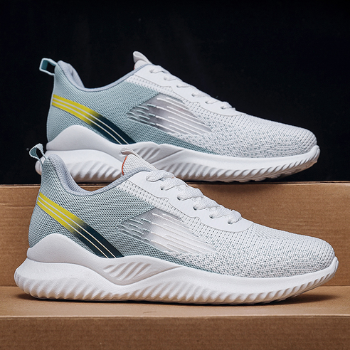 여름 활약을 위한 통기성 남성 신발