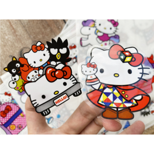 헬로키티 애호가를 위한 귀여움과 실용성이 완벽한 조화를 이루는 스티커 캐리어 노트북