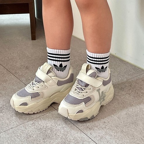 우리 아이 첫 걸음, 스타일과 편안함을 책임질 MLB 키즈 운동화 선택 가이드 mlb키즈운동화