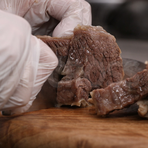 깊은 맛과 편리함으로 따뜻한 겨울을 선사하는 노다지 얼큰 순살 갈비탕